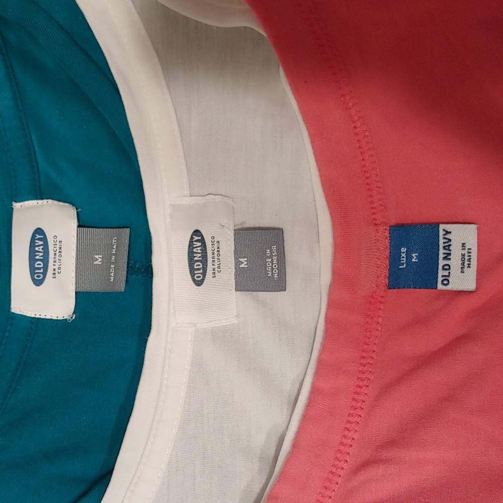 Old Navy Brand 3 pack of Tanks Size Medium - Picture 5 of 6